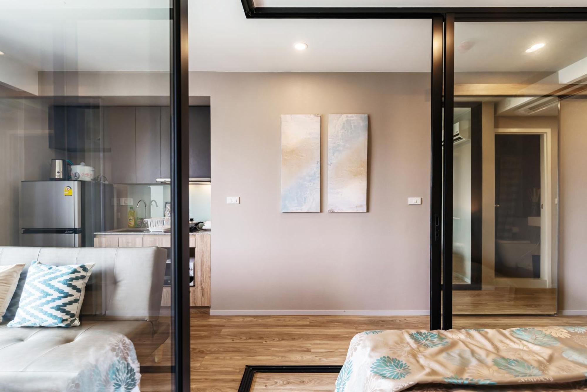 Blossom Sathorn By Plearn Apartment Bangkok Room photo